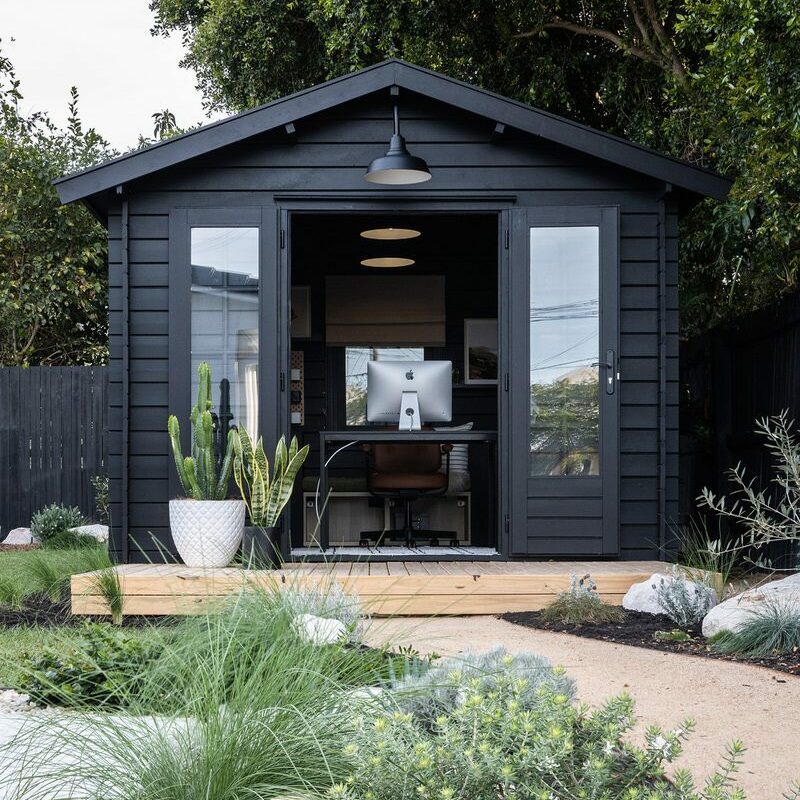 Barn cabins in flatpack for DIY