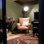 inside of coastal cabin music room