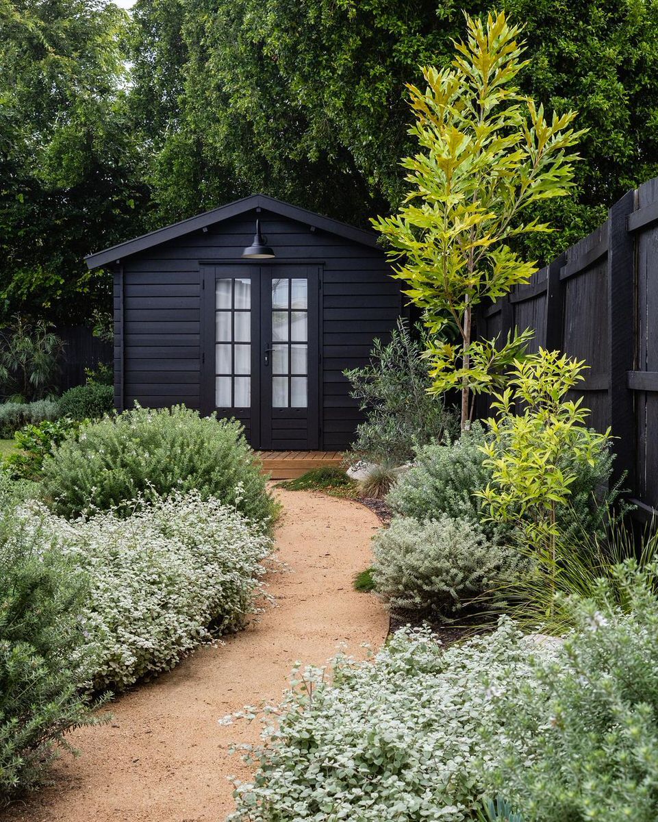 Barnlight on a black portable cabin