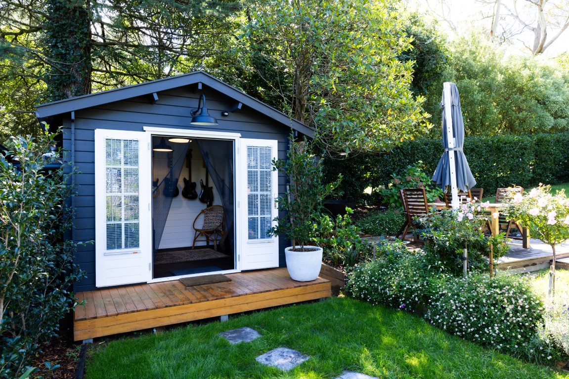 outside of painted star cabin music studio