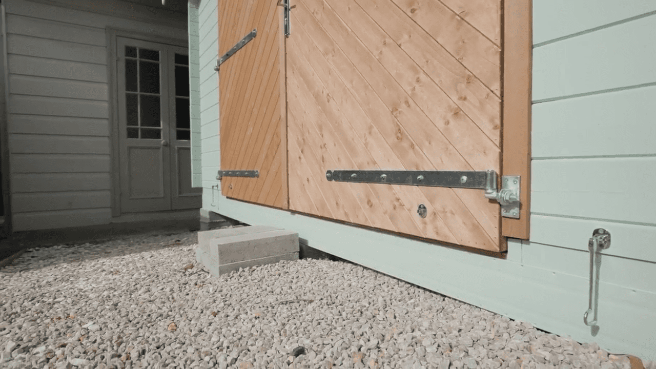 closeup barndoors on tasman display cabin