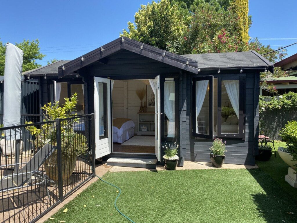 Black Tiny House in Tasmania AU
